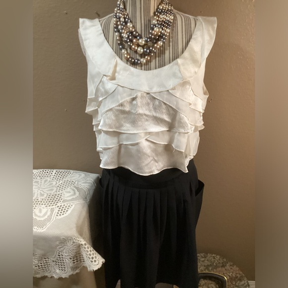 CREAM RUFFLES SLEEVELESS SILK BLOUSE SIZE XL - Picture 5 of 12